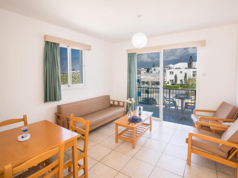 Pavlinia Hotel & Apartments