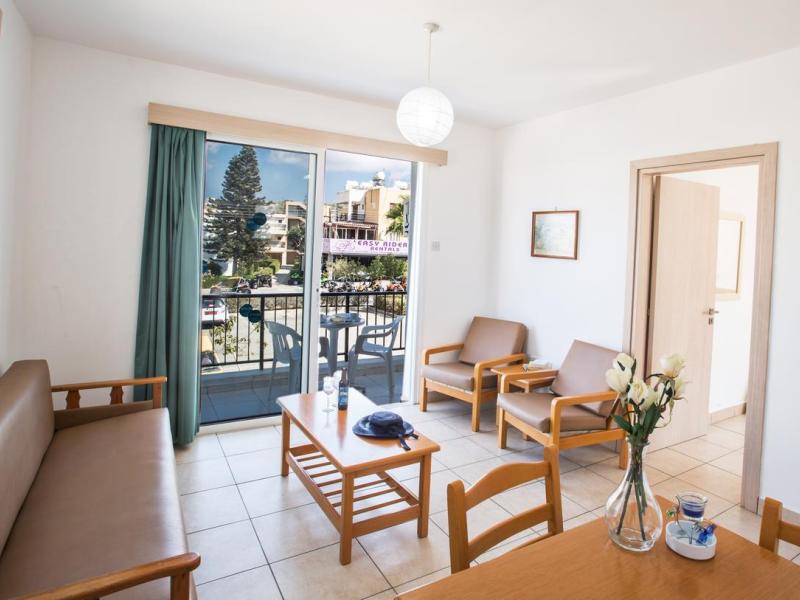 Pavlinia Hotel & Apartments