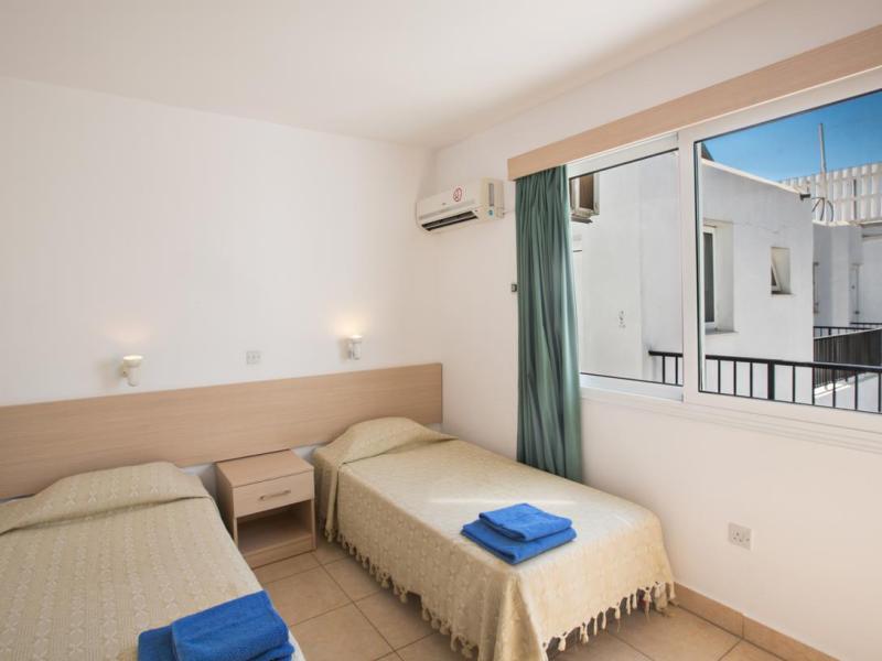 Pavlinia Hotel & Apartments