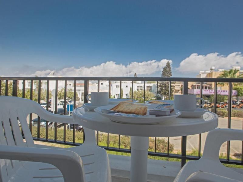 Pavlinia Hotel & Apartments
