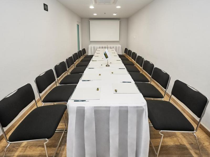 City Express Junior Cancun