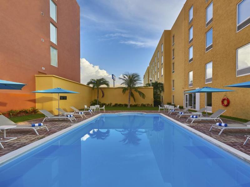 City Express Junior Cancun