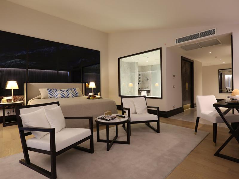 Charisma De Luxe Hotel