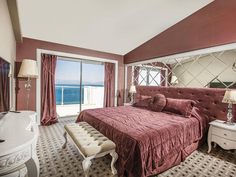 Charisma De Luxe Hotel