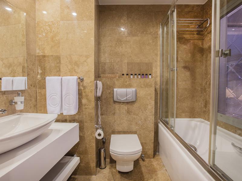 Charisma De Luxe Hotel