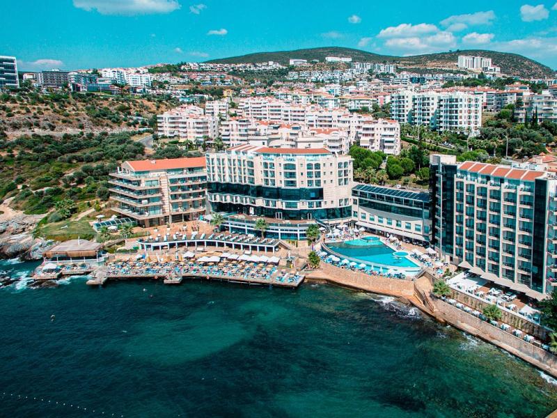 Charisma De Luxe Hotel