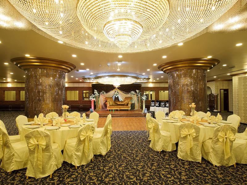 Al Bustan Tower Hotel Suites