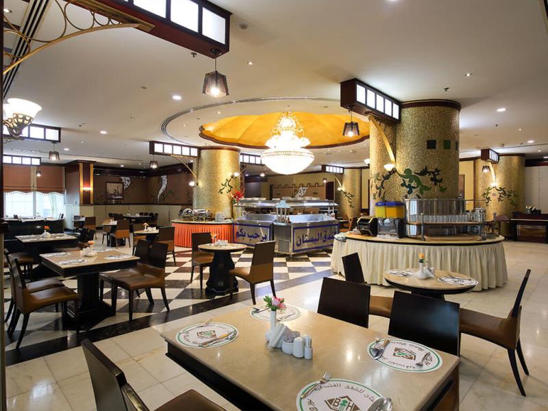 Al Bustan Tower Hotel Suites