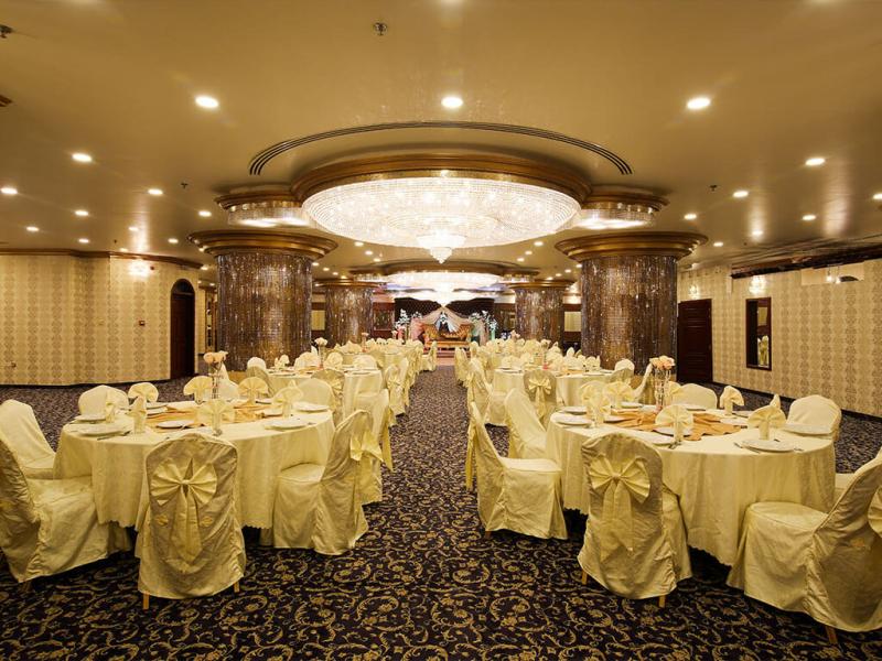 Al Bustan Tower Hotel Suites