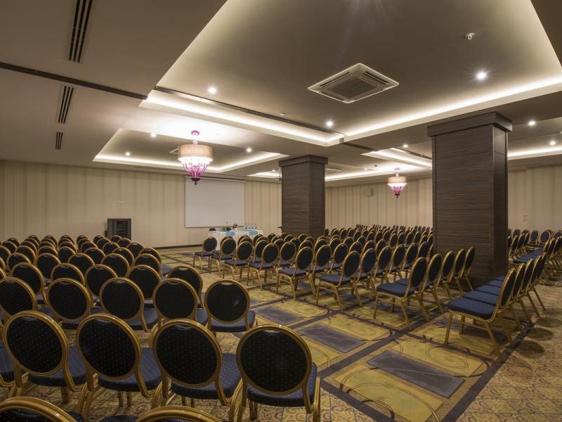 Quattro Beach Spa & Resort Hotel