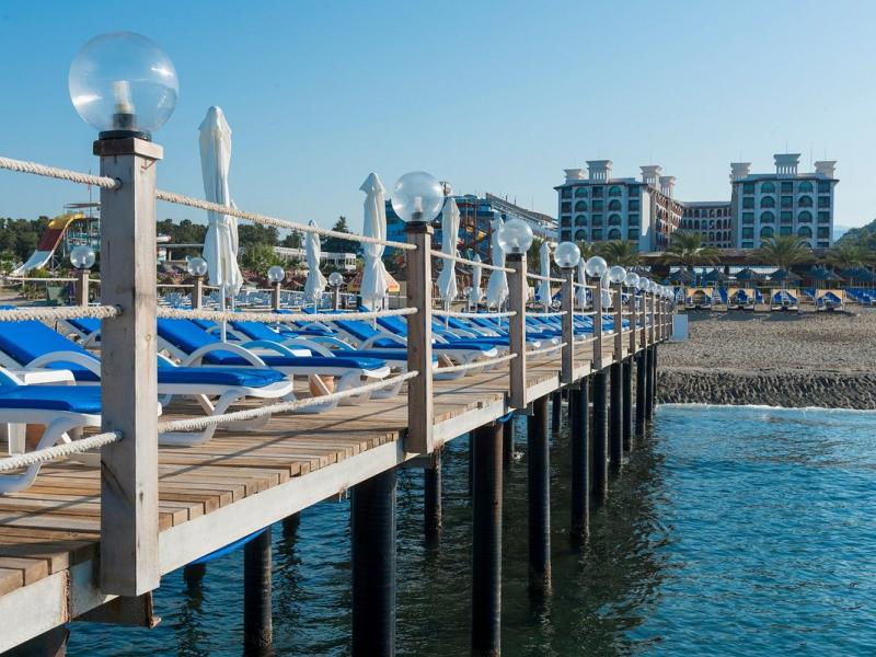 Quattro Beach Spa & Resort Hotel