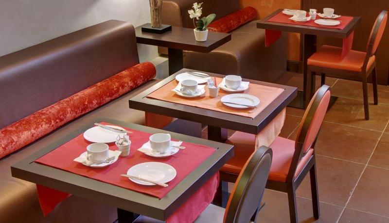 Best Western Plus de Neuville Arc de Triomphe