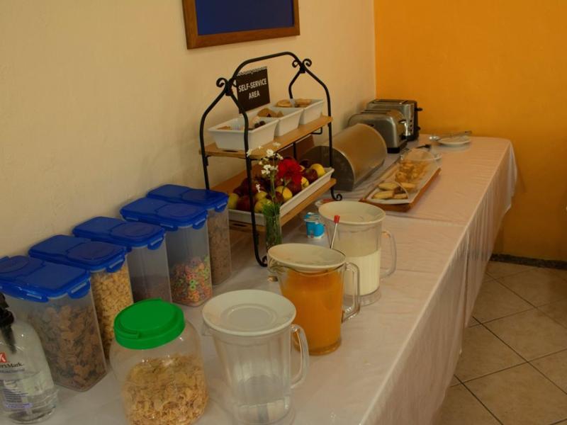 Hotel Bucaneros & Suites