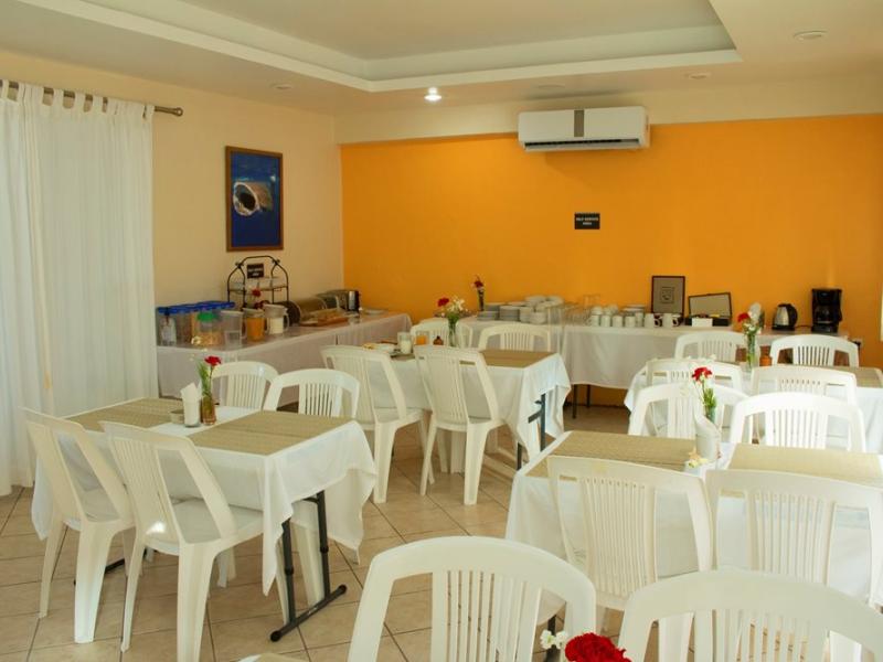 Hotel Bucaneros & Suites