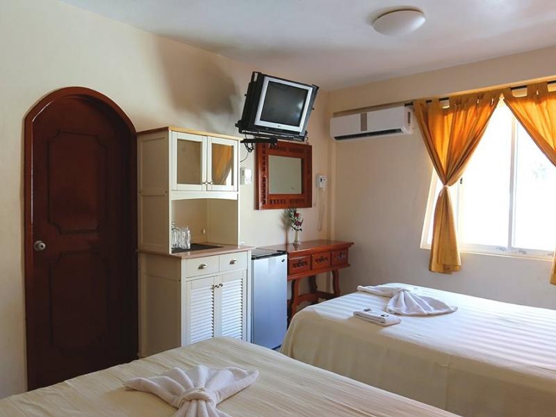 Hotel Bucaneros & Suites