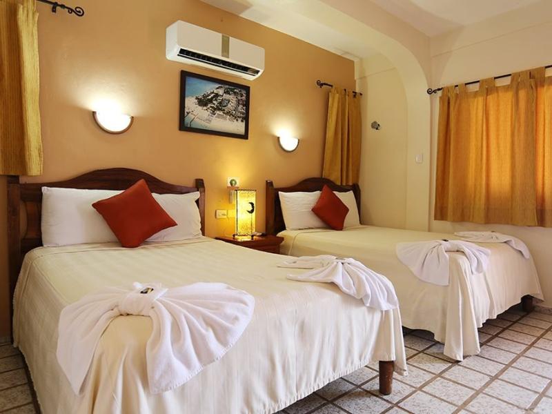 Hotel Bucaneros & Suites