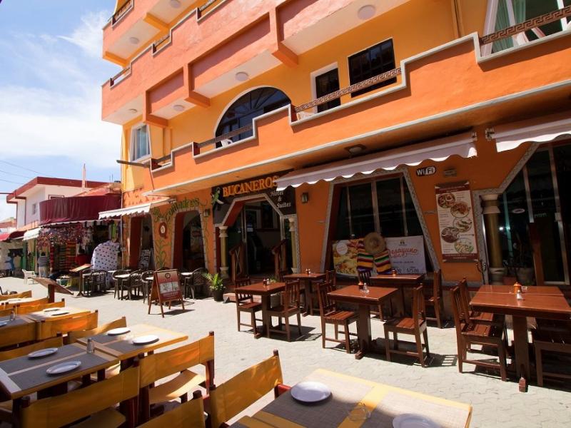 Hotel Bucaneros & Suites