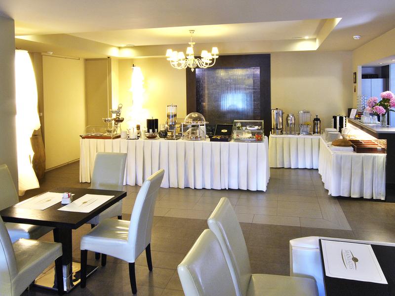 Lagadia 4 Seasons Hotel