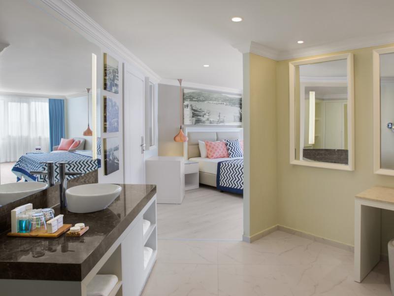 Paloma Marina Suites