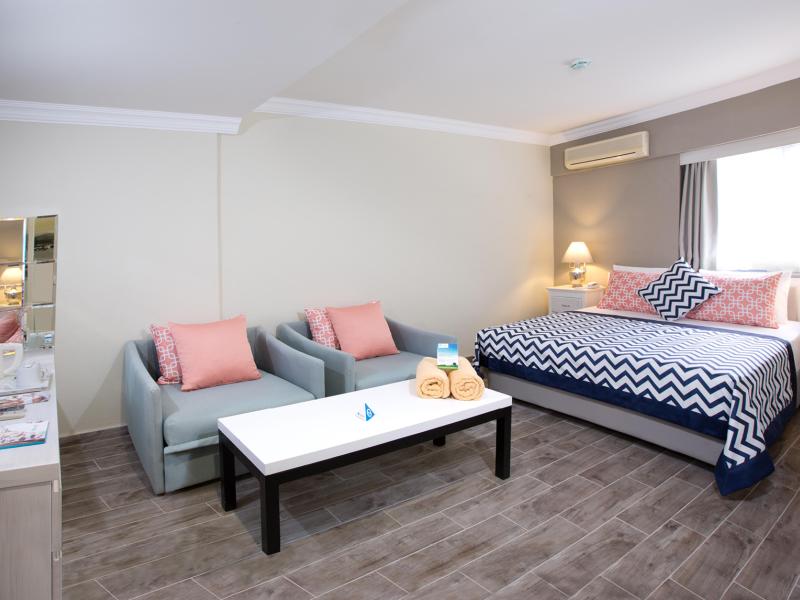 Paloma Marina Suites