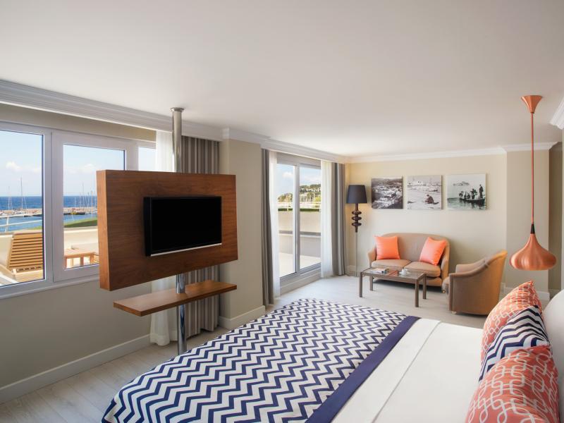 Paloma Marina Suites