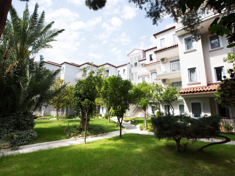 Paloma Marina Suites