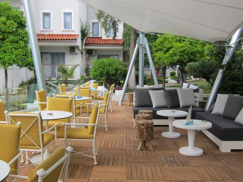 Paloma Marina Suites