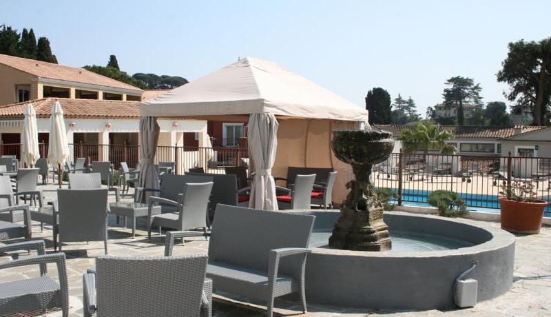 Le Chateau Des Artistes