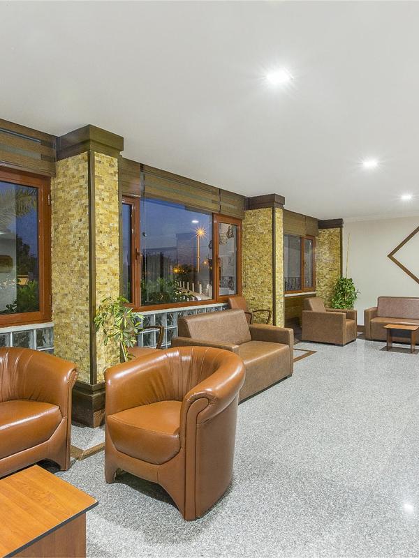 Side Resort Annex