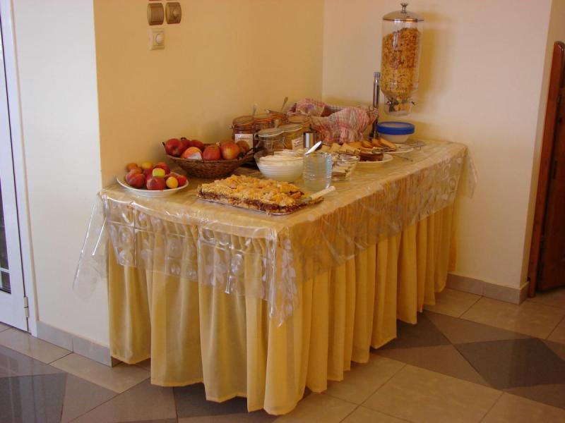 Petit Palais Hotel