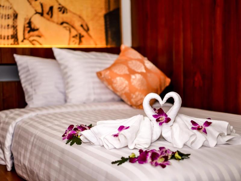 Lap Roi Karon Beachfront