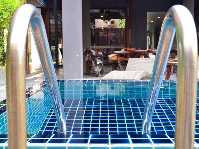 Lap Roi Karon Beachfront