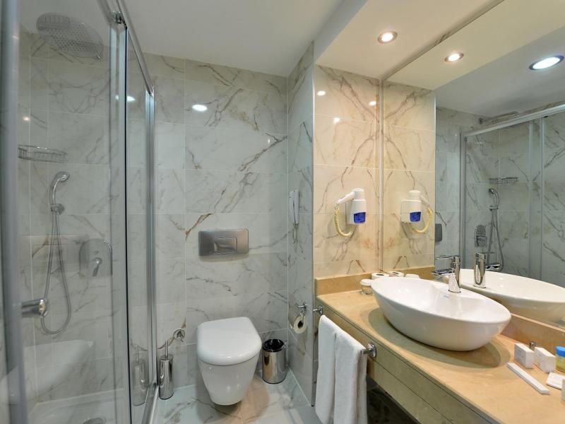 Lucida Beach Hotel