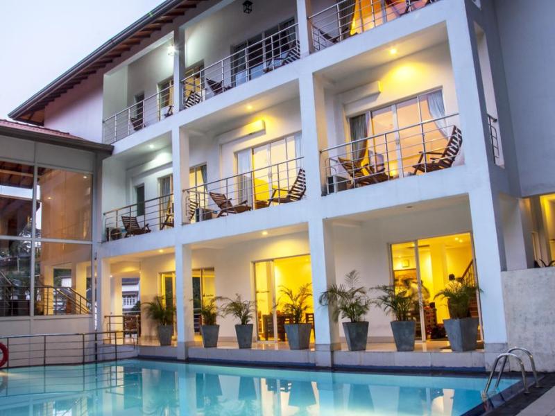 Senani Hotel by Oak Ray