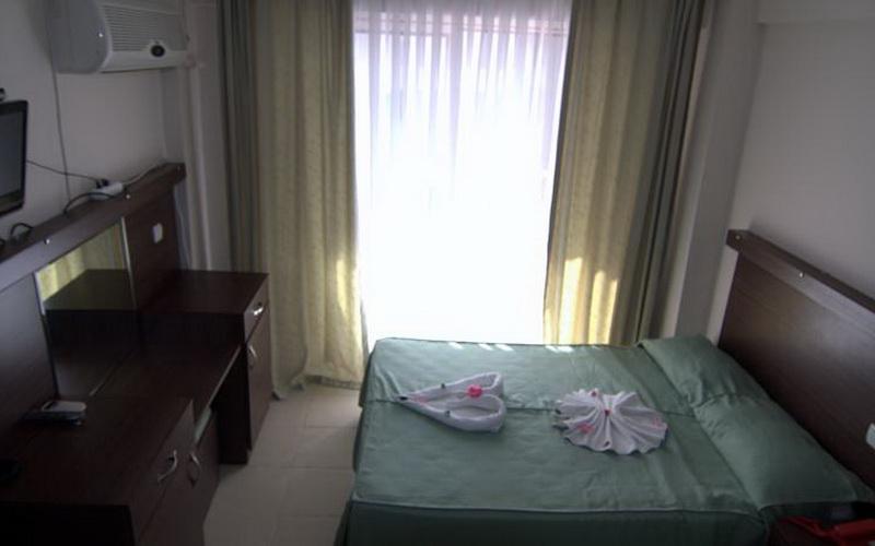 Kalamaki Beach Hotel