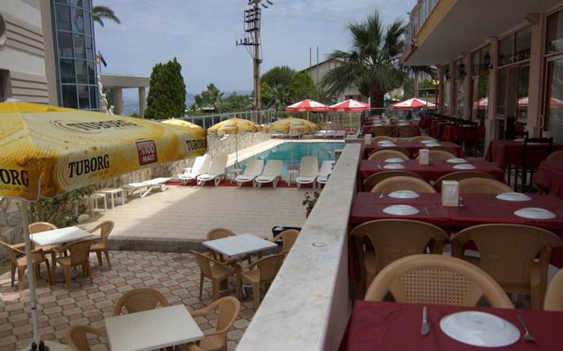 Kalamaki Beach Hotel