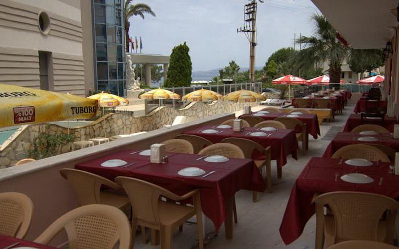 Kalamaki Beach Hotel