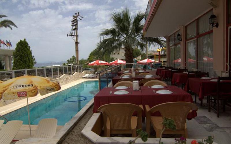 Kalamaki Beach Hotel