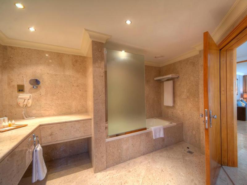 Dubai Marine Beach Resort & Spa