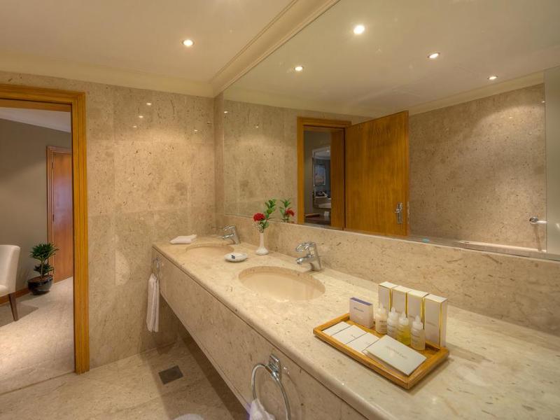 Dubai Marine Beach Resort & Spa