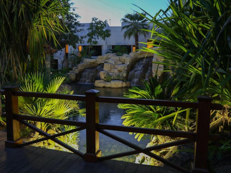 Dubai Marine Beach Resort & Spa