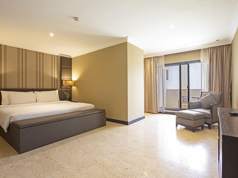 Dubai Marine Beach Resort & Spa