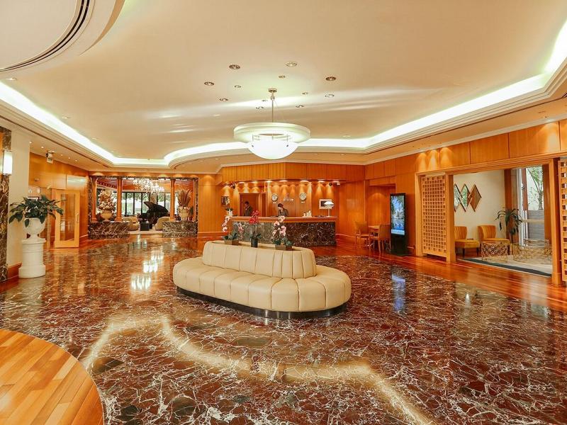 Dubai Marine Beach Resort & Spa