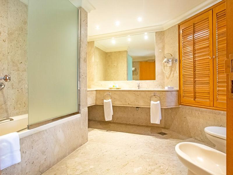 Dubai Marine Beach Resort & Spa