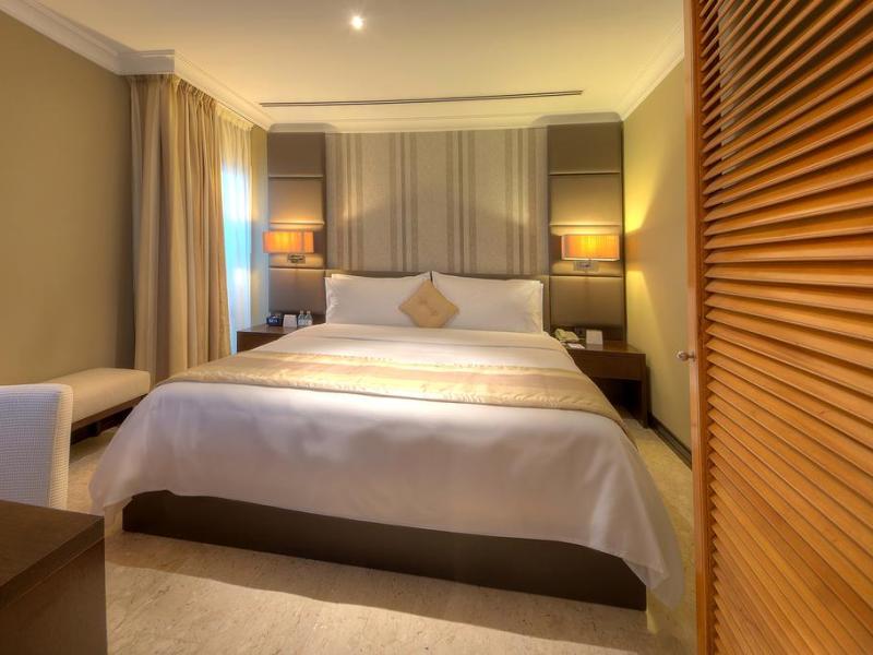 Dubai Marine Beach Resort & Spa