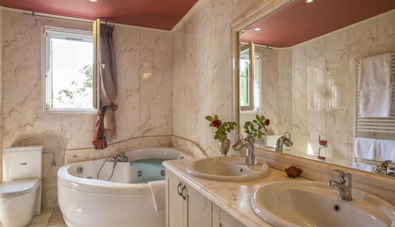 Kommeno Castle Luxury Villa 