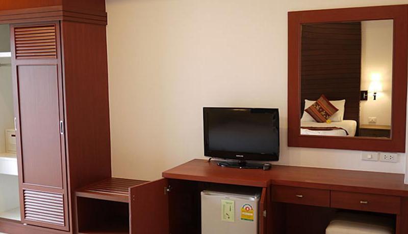 Naithon Beach Mansion 