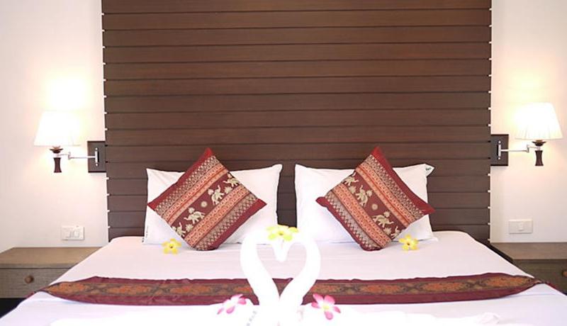 Naithon Beach Mansion 