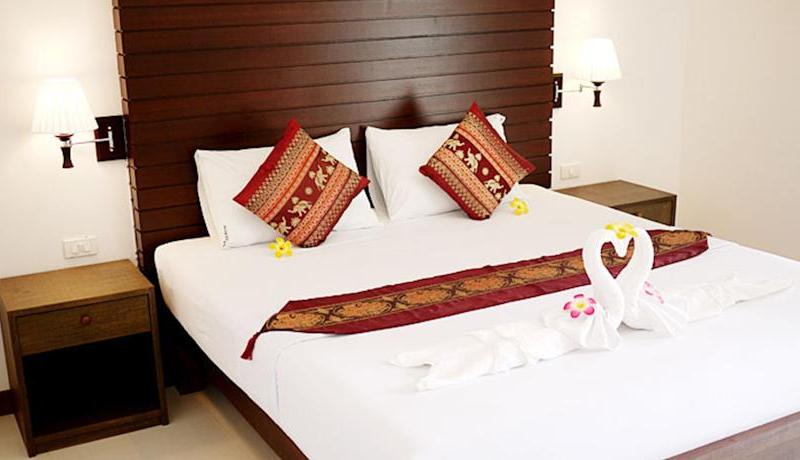 Naithon Beach Mansion 