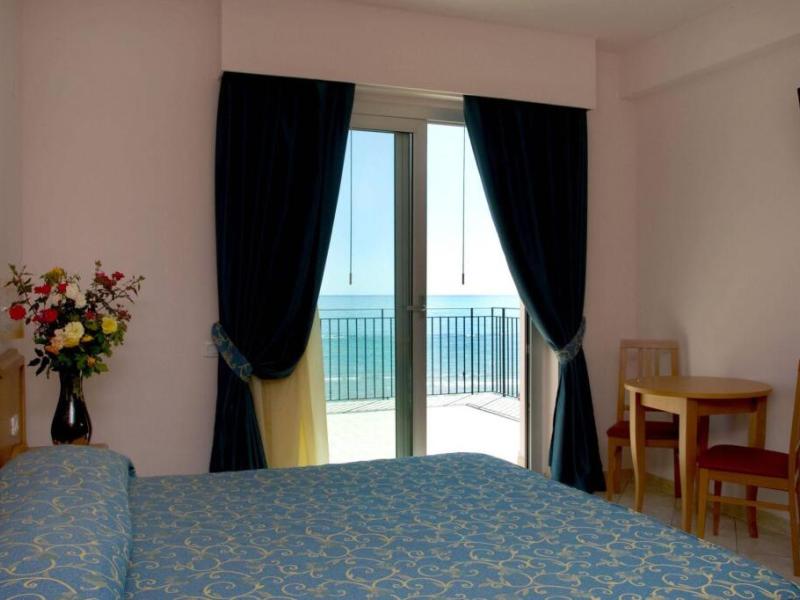 Roses Hotel
